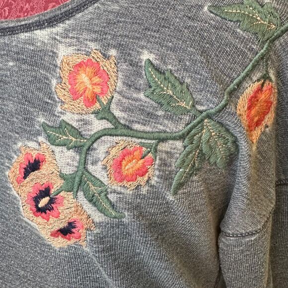 Lucky Brand Blue Distressed Sweater with Beautiful Embroidered Flowers Size S - Picture 5 of 8